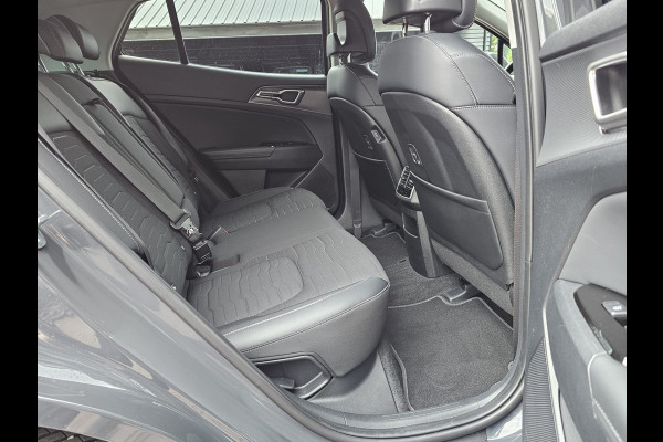 Kia Sportage 1.6 T-GDi Plug-in Hybrid AWD Spirit | Pano | LED | Trekhaak | Stoel & stuurverwarming | Keyless | Elek. achterklep | Elek. stoelen | ACC | All- seasons | Black pack |