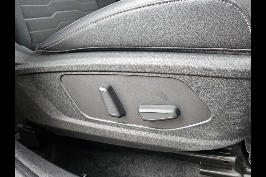 Kia Sportage 1.6 T-GDi Plug-in Hybrid AWD Spirit | Pano | LED | Trekhaak | Stoel & stuurverwarming | Keyless | Elek. achterklep | Elek. stoelen | ACC | All- seasons | Black pack |
