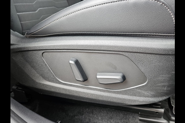 Kia Sportage 1.6 T-GDi Plug-in Hybrid AWD Spirit | Pano | LED | Trekhaak | Stoel & stuurverwarming | Keyless | Elek. achterklep | Elek. stoelen | ACC | All- seasons | Black pack |