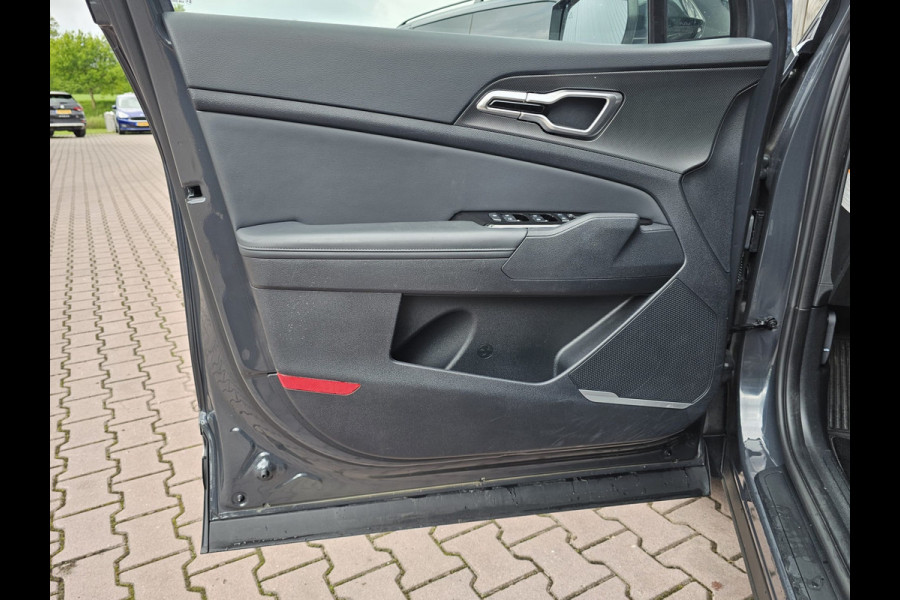 Kia Sportage 1.6 T-GDi Plug-in Hybrid AWD Spirit | Pano | LED | Trekhaak | Stoel & stuurverwarming | Keyless | Elek. achterklep | Elek. stoelen | ACC | All- seasons | Black pack |