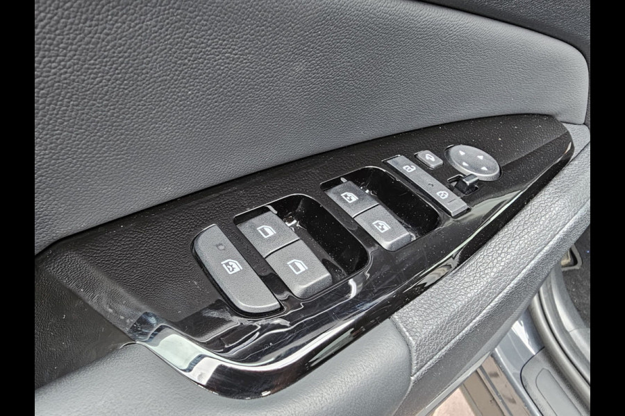 Kia Sportage 1.6 T-GDi Plug-in Hybrid AWD Spirit | Pano | LED | Trekhaak | Stoel & stuurverwarming | Keyless | Elek. achterklep | Elek. stoelen | ACC | All- seasons | Black pack |