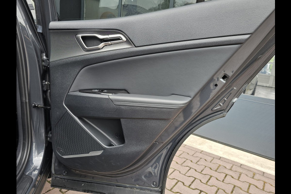 Kia Sportage 1.6 T-GDi Plug-in Hybrid AWD Spirit | Pano | LED | Trekhaak | Stoel & stuurverwarming | Keyless | Elek. achterklep | Elek. stoelen | ACC | All- seasons | Black pack |