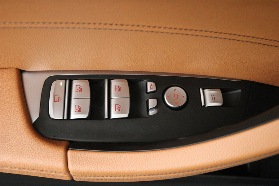 BMW iX3 High Executive 80 kWh (PANORAMADAK, 360 CAMERA, SFEERVERLICHTING, ADAPTIVE CRUISE, TREKHAAK WEGKLAPBAAR, AUTOPILOT)