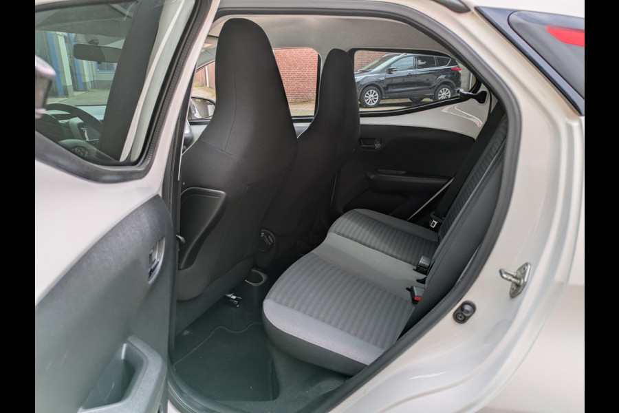 Toyota Aygo 1.0 VVT-i x-cite|Camera|Apple-Carplay/Android-Auto|Climate-Control|LM-Velgen|Cruise-Control|Dealer-onderhouden
