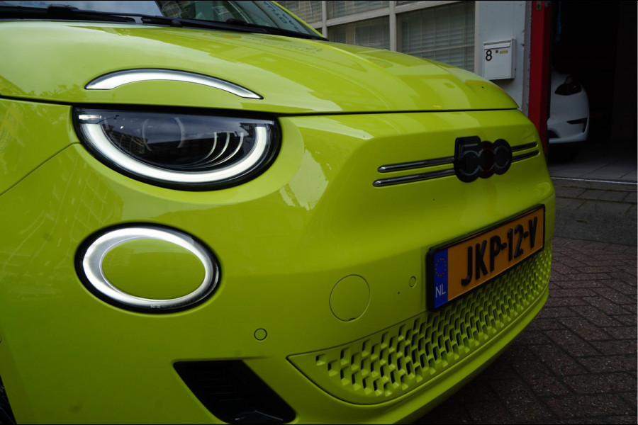 Fiat 500 e La Prima | Ultra Luxe | Leer | Panorama | Adaptive cruise + Lane | Apple Carplay | 17inck Sportvelgen | Full LED | Acid Yellow