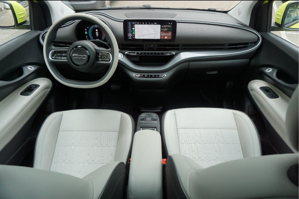Fiat 500 e La Prima | Ultra Luxe | Leer | Panorama | Adaptive cruise + Lane | Apple Carplay | 17inck Sportvelgen | Full LED | Acid Yellow