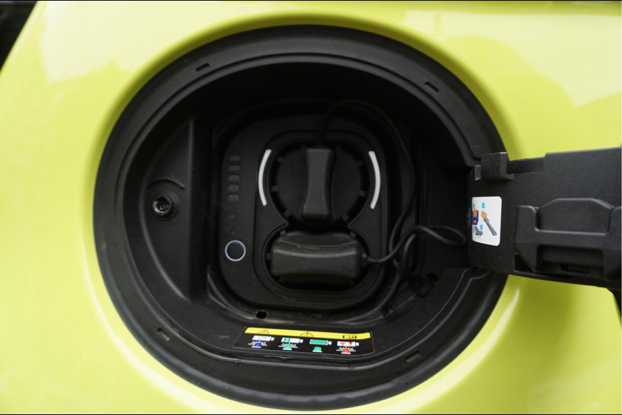 Fiat 500 e La Prima | Ultra Luxe | Leer | Panorama | Adaptive cruise + Lane | Apple Carplay | 17inck Sportvelgen | Full LED | Acid Yellow