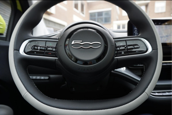 Fiat 500 e La Prima | Ultra Luxe | Leer | Panorama | Adaptive cruise + Lane | Apple Carplay | 17inck Sportvelgen | Full LED | Acid Yellow