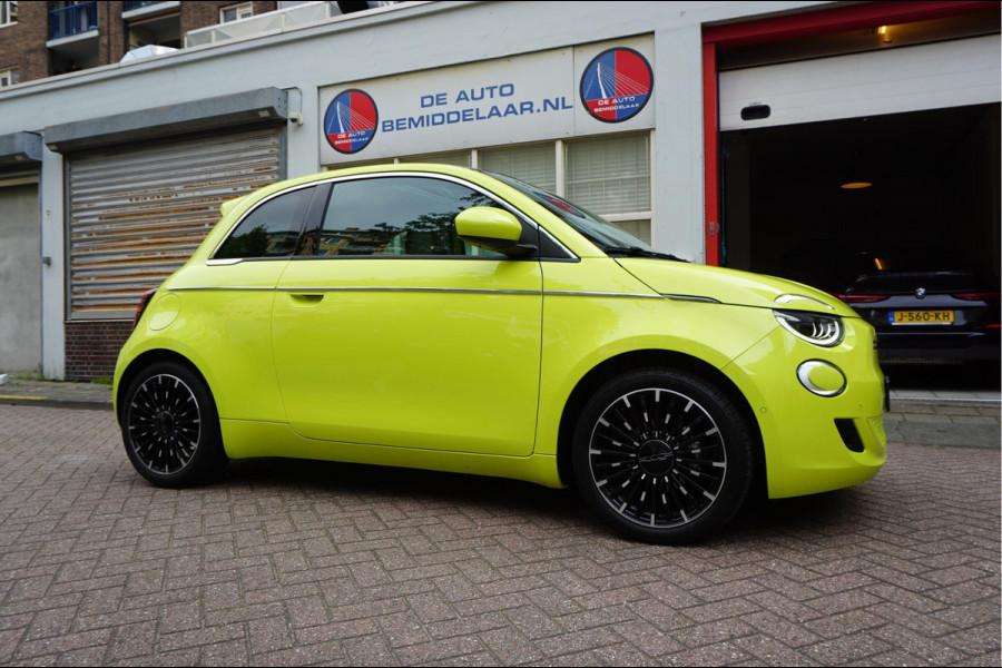 Fiat 500 e La Prima | Ultra Luxe | Leer | Panorama | Adaptive cruise + Lane | Apple Carplay | 17inck Sportvelgen | Full LED | Acid Yellow