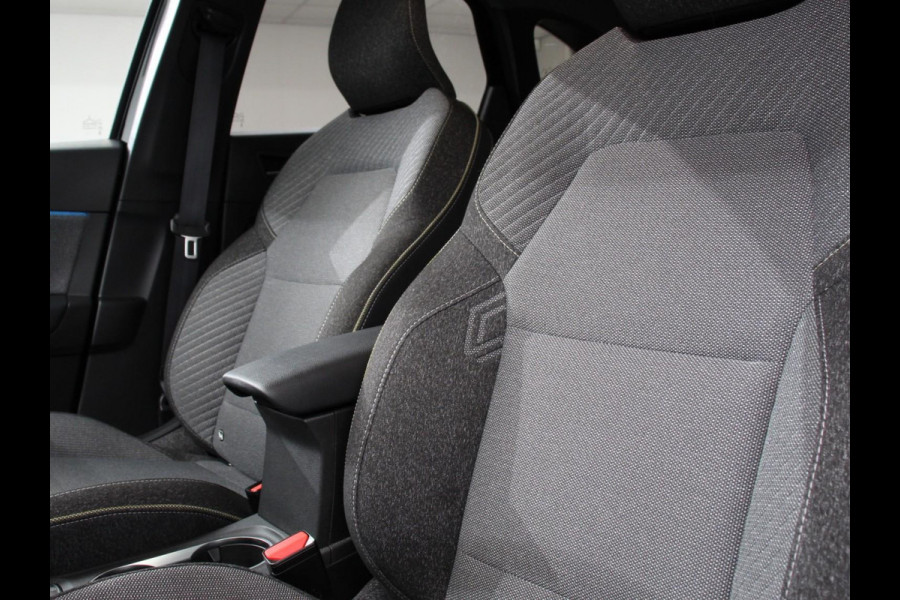Renault Captur 1.3 TCe Techno 160pk automaat DEMO ! Climate control Adaptieve cruise control Camera Parkeersensoren LED Verwarmde voorstoelen Stuurverwarming Navigatie Apple Carplay Android Auto Keyless