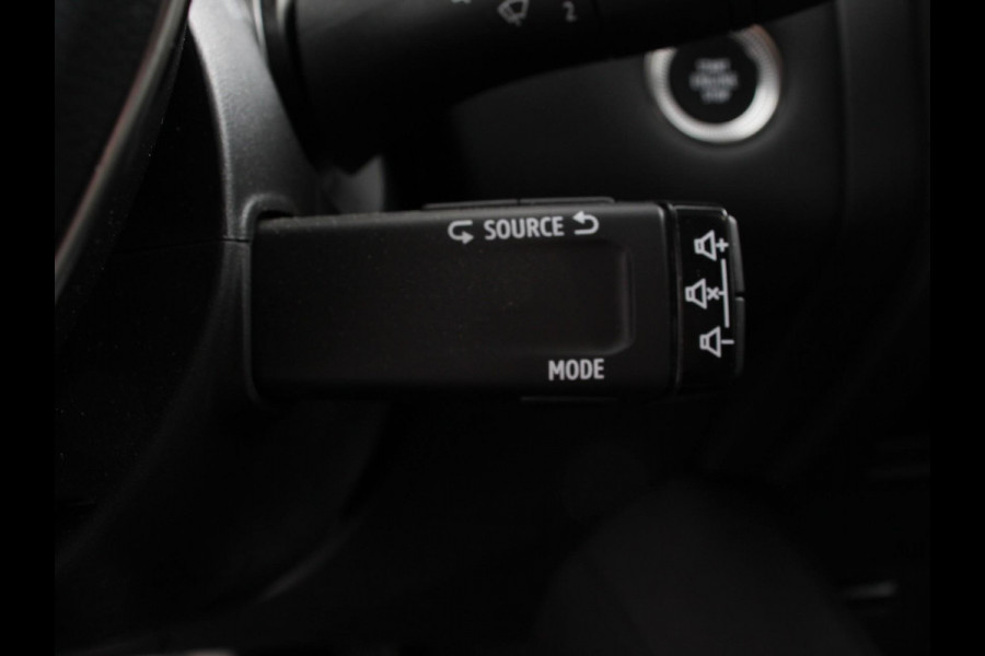 Renault Captur 1.3 TCe Techno 160pk automaat DEMO ! Climate control Adaptieve cruise control Camera Parkeersensoren LED Verwarmde voorstoelen Stuurverwarming Navigatie Apple Carplay Android Auto Keyless