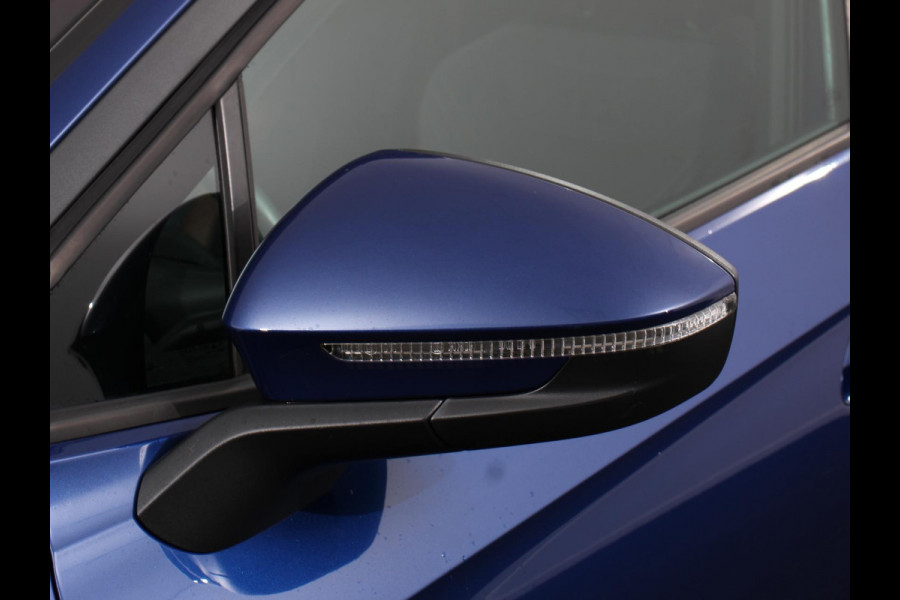 Volkswagen ID.4 Business 77 kWh SOH 83% Leder Navigatie 19" Lichtmetalen Velgen Apple Carplay/Android Auto Climate Control Warmtepomp Stoelverwarming Led Parkeer sensoren