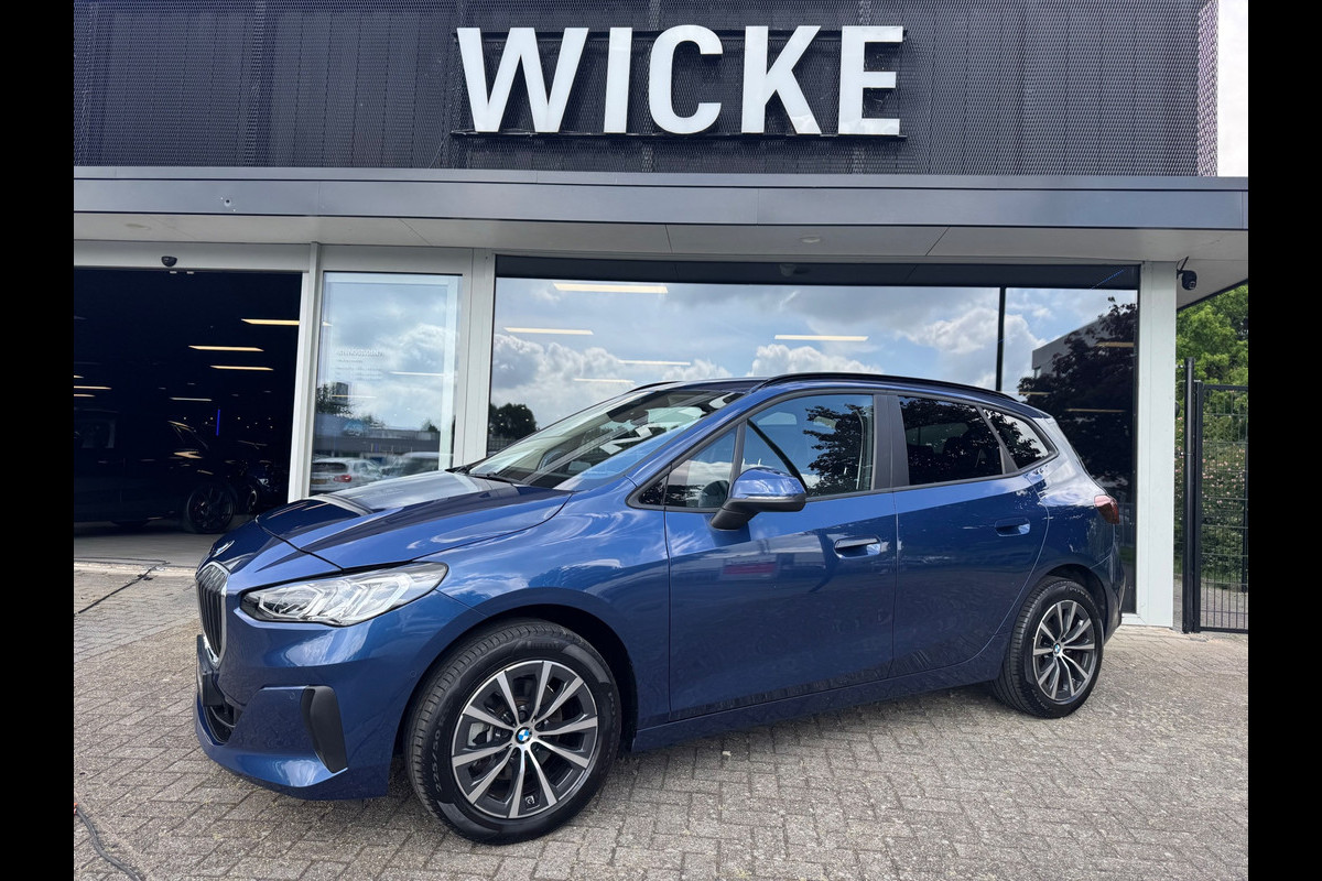 BMW 220i Active Tourer Automaat Led Camera Leder Navigatie