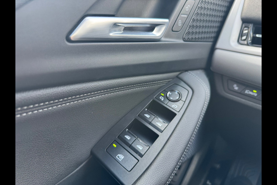 BMW 220i Active Tourer Automaat Led Camera Leder Navigatie
