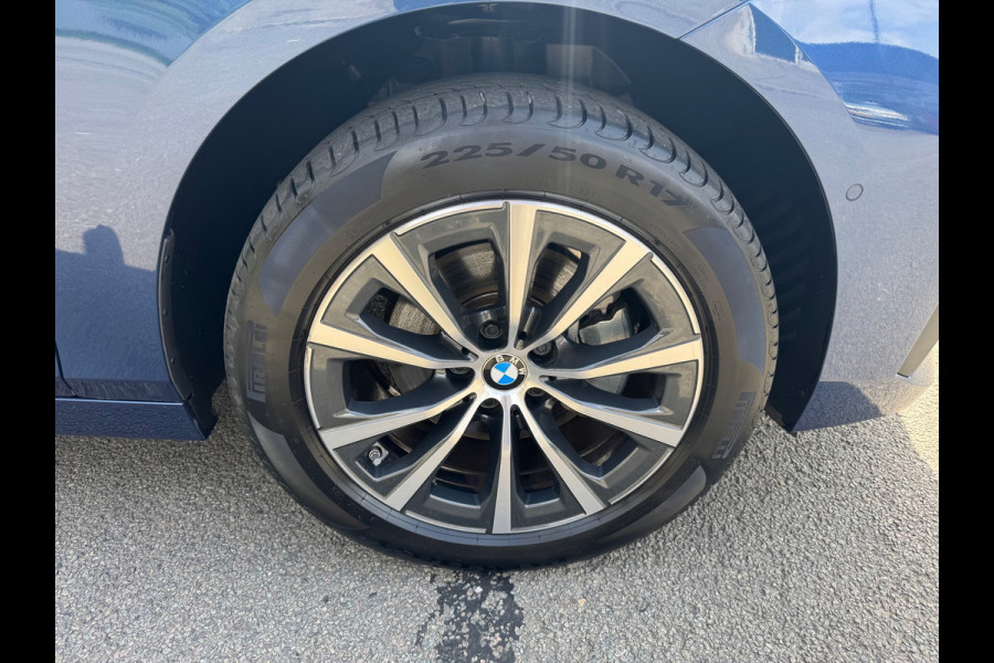 BMW 220i Active Tourer Automaat Led Camera Leder Navigatie