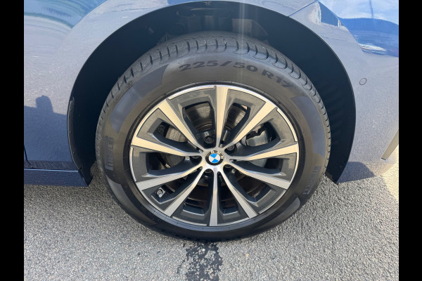 BMW 220i Active Tourer Automaat Led Camera Leder Navigatie