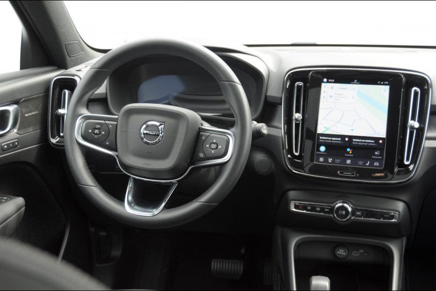 Volvo EX40 Single Ex. Range Ultra 82 kWh / Panorama schuif-kanteldak / 360 Camera / Harman Kardon / Trekhaak / Stuur- en stoelverwarming / Adaptive Cruise / Elektrische best.stoel met geheugen