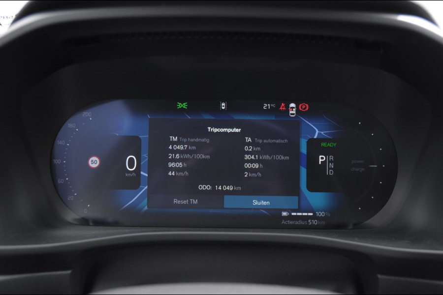 Volvo EX40 Single Ex. Range Ultra 82 kWh / Panorama schuif-kanteldak / 360 Camera / Harman Kardon / Trekhaak / Stuur- en stoelverwarming / Adaptive Cruise / Elektrische best.stoel met geheugen