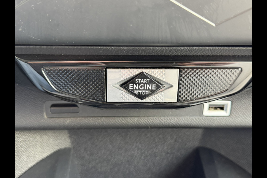 DS DS 3 Crossback 1.2 PureTech So Chic Camera Navigatie Carplay DAB Cruise Leder Lane assist