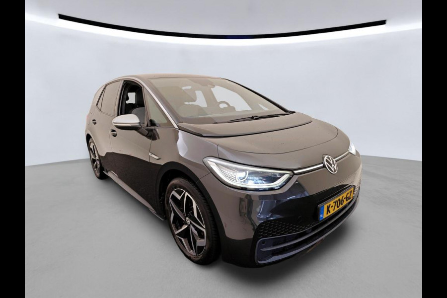Volkswagen ID.3 First Plus 58 kWh 204pk | Camera | Stoelverwarming | IQ light | App Connect