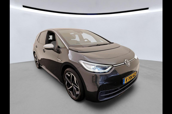 Volkswagen ID.3 First Plus 58 kWh 204pk | Camera | Stoelverwarming | IQ light | App Connect