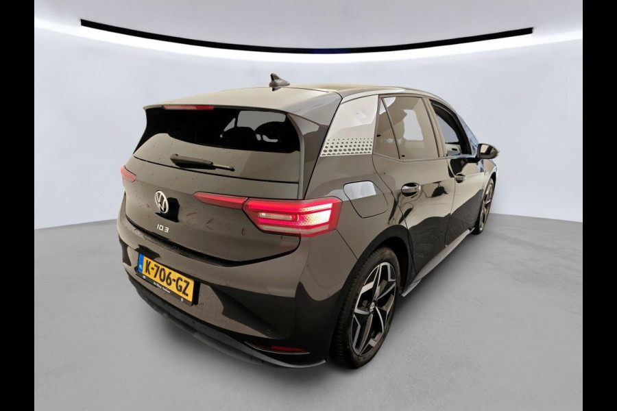 Volkswagen ID.3 First Plus 58 kWh 204pk | Camera | Stoelverwarming | IQ light | App Connect