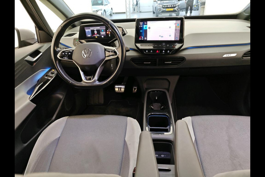 Volkswagen ID.3 First Plus 58 kWh 204pk | Camera | Stoelverwarming | IQ light | App Connect