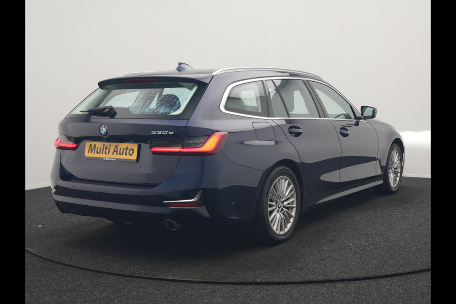 BMW 3 Serie Touring 330e Luxury Line PHEV 293pk Dealer O.H. | Trekhaak Af Fabriek | Panodak | Head Up | Adaptive Cruise | Laser LED | Camera | Lederen Comfortstoelen Verwarmd | Sfeerverlichting | Keyless | Blis | Apple Carplay | Navigatie | DAB | Plug In Hybrid |