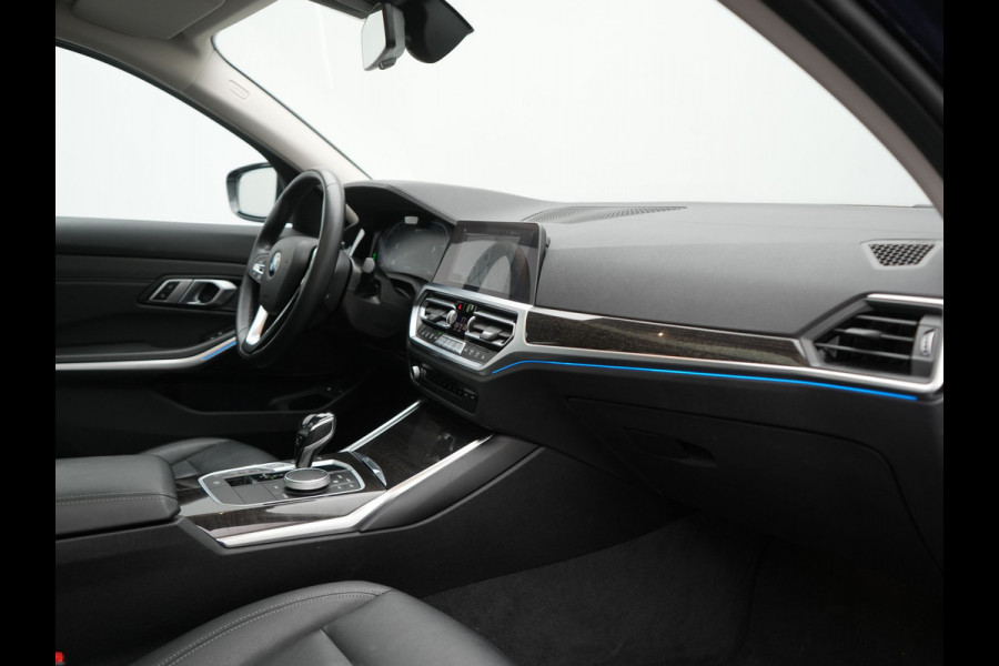 BMW 3 Serie Touring 330e Luxury Line PHEV 293pk Dealer O.H. | Trekhaak Af Fabriek | Panodak | Head Up | Adaptive Cruise | Laser LED | Camera | Lederen Comfortstoelen Verwarmd | Sfeerverlichting | Keyless | Blis | Apple Carplay | Navigatie | DAB | Plug In Hybrid |