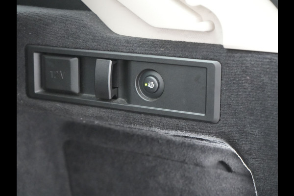 BMW 3 Serie Touring 330e Luxury Line PHEV 293pk Dealer O.H. | Trekhaak Af Fabriek | Panodak | Head Up | Adaptive Cruise | Laser LED | Camera | Lederen Comfortstoelen Verwarmd | Sfeerverlichting | Keyless | Blis | Apple Carplay | Navigatie | DAB | Plug In Hybrid |