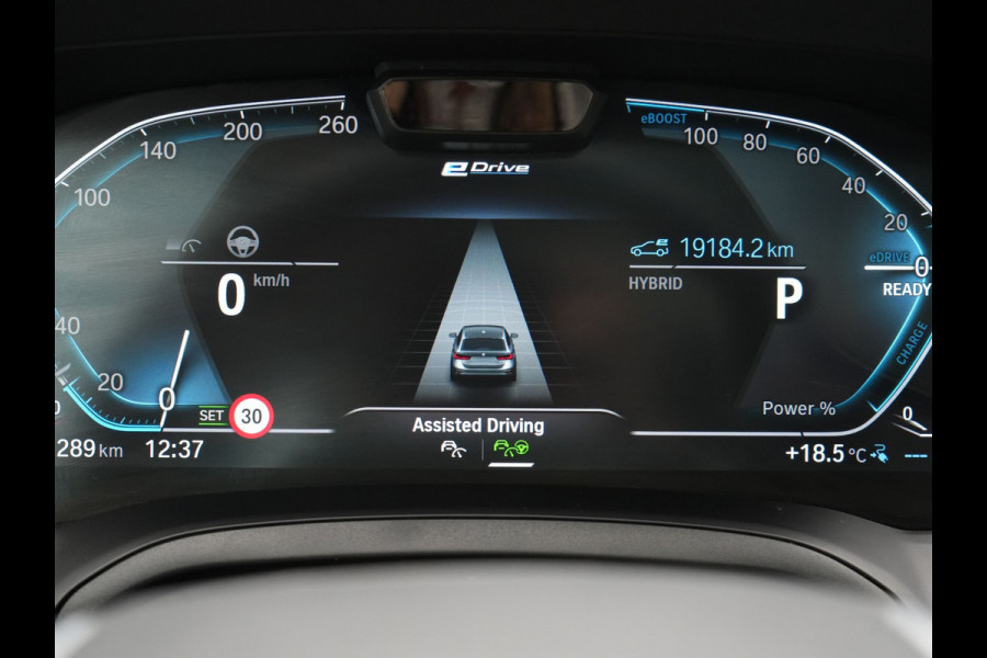 BMW 3 Serie Touring 330e Luxury Line PHEV 293pk Dealer O.H. | Trekhaak Af Fabriek | Panodak | Head Up | Adaptive Cruise | Laser LED | Camera | Lederen Comfortstoelen Verwarmd | Sfeerverlichting | Keyless | Blis | Apple Carplay | Navigatie | DAB | Plug In Hybrid |