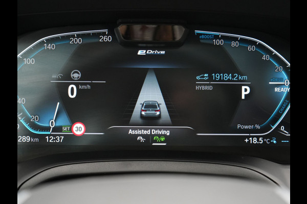 BMW 3 Serie Touring 330e Luxury Line PHEV 293pk Dealer O.H. | Trekhaak Af Fabriek | Panodak | Head Up | Adaptive Cruise | Laser LED | Camera | Lederen Comfortstoelen Verwarmd | Sfeerverlichting | Keyless | Blis | Apple Carplay | Navigatie | DAB | Plug In Hybrid |