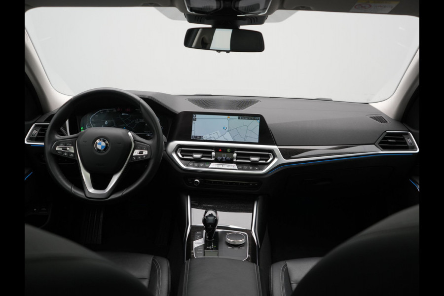 BMW 3 Serie Touring 330e Luxury Line PHEV 293pk Dealer O.H. | Trekhaak Af Fabriek | Panodak | Head Up | Adaptive Cruise | Laser LED | Camera | Lederen Comfortstoelen Verwarmd | Sfeerverlichting | Keyless | Blis | Apple Carplay | Navigatie | DAB | Plug In Hybrid |