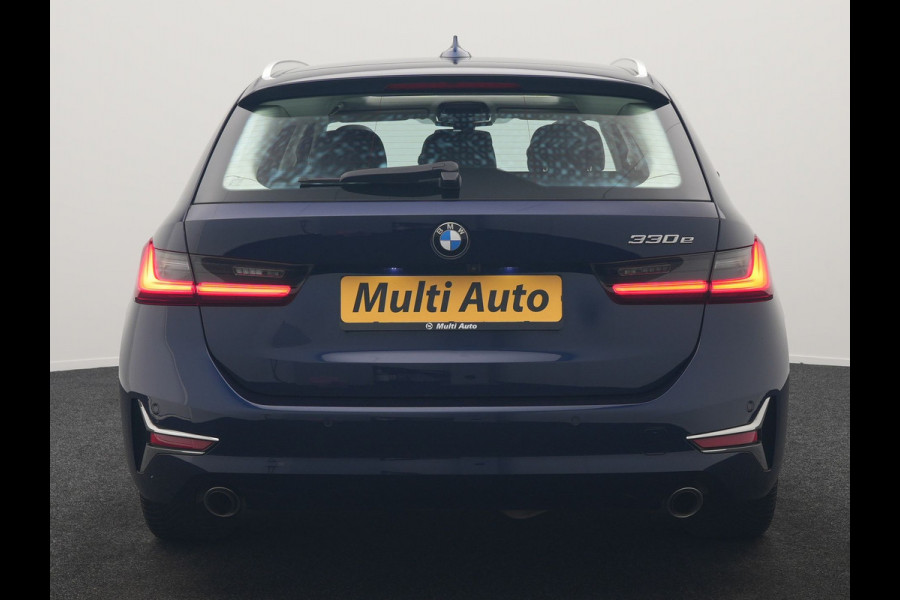 BMW 3 Serie Touring 330e Luxury Line PHEV 293pk Dealer O.H. | Trekhaak Af Fabriek | Panodak | Head Up | Adaptive Cruise | Laser LED | Camera | Lederen Comfortstoelen Verwarmd | Sfeerverlichting | Keyless | Blis | Apple Carplay | Navigatie | DAB | Plug In Hybrid |