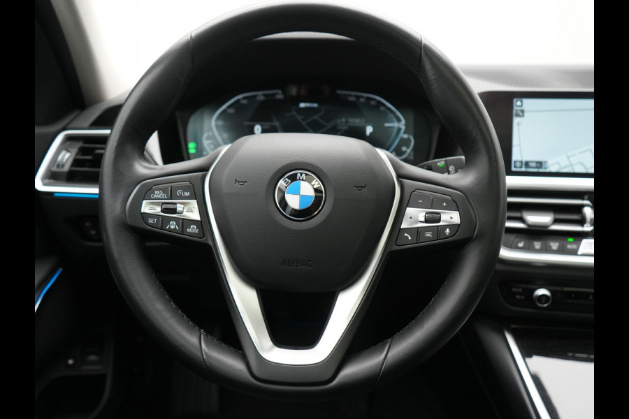 BMW 3 Serie Touring 330e Luxury Line PHEV 293pk Dealer O.H. | Trekhaak Af Fabriek | Panodak | Head Up | Adaptive Cruise | Laser LED | Camera | Lederen Comfortstoelen Verwarmd | Sfeerverlichting | Keyless | Blis | Apple Carplay | Navigatie | DAB | Plug In Hybrid |