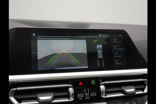 BMW 3 Serie Touring 330e Luxury Line PHEV 293pk Dealer O.H. | Trekhaak Af Fabriek | Panodak | Head Up | Adaptive Cruise | Laser LED | Camera | Lederen Comfortstoelen Verwarmd | Sfeerverlichting | Keyless | Blis | Apple Carplay | Navigatie | DAB | Plug In Hybrid |