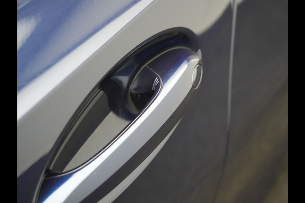 BMW 3 Serie Touring 330e Luxury Line PHEV 293pk Dealer O.H. | Trekhaak Af Fabriek | Panodak | Head Up | Adaptive Cruise | Laser LED | Camera | Lederen Comfortstoelen Verwarmd | Sfeerverlichting | Keyless | Blis | Apple Carplay | Navigatie | DAB | Plug In Hybrid |