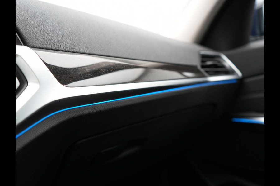 BMW 3 Serie Touring 330e Luxury Line PHEV 293pk Dealer O.H. | Trekhaak Af Fabriek | Panodak | Head Up | Adaptive Cruise | Laser LED | Camera | Lederen Comfortstoelen Verwarmd | Sfeerverlichting | Keyless | Blis | Apple Carplay | Navigatie | DAB | Plug In Hybrid |