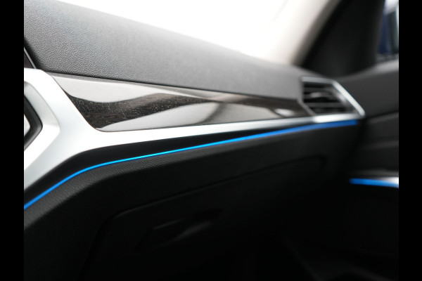 BMW 3 Serie Touring 330e Luxury Line PHEV 293pk Dealer O.H. | Trekhaak Af Fabriek | Panodak | Head Up | Adaptive Cruise | Laser LED | Camera | Lederen Comfortstoelen Verwarmd | Sfeerverlichting | Keyless | Blis | Apple Carplay | Navigatie | DAB | Plug In Hybrid |