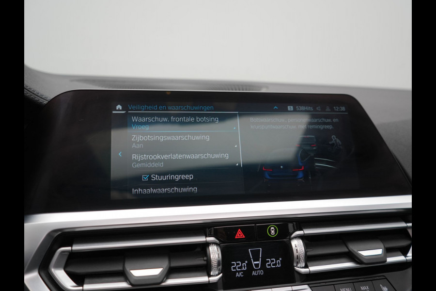 BMW 3 Serie Touring 330e Luxury Line PHEV 293pk Dealer O.H. | Trekhaak Af Fabriek | Panodak | Head Up | Adaptive Cruise | Laser LED | Camera | Lederen Comfortstoelen Verwarmd | Sfeerverlichting | Keyless | Blis | Apple Carplay | Navigatie | DAB | Plug In Hybrid |