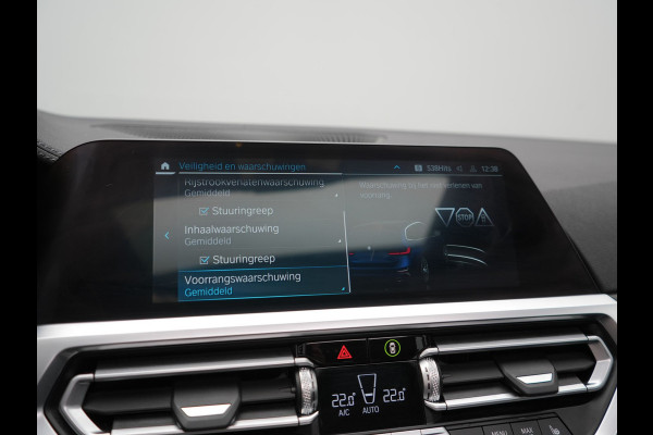BMW 3 Serie Touring 330e Luxury Line PHEV 293pk Dealer O.H. | Trekhaak Af Fabriek | Panodak | Head Up | Adaptive Cruise | Laser LED | Camera | Lederen Comfortstoelen Verwarmd | Sfeerverlichting | Keyless | Blis | Apple Carplay | Navigatie | DAB | Plug In Hybrid |