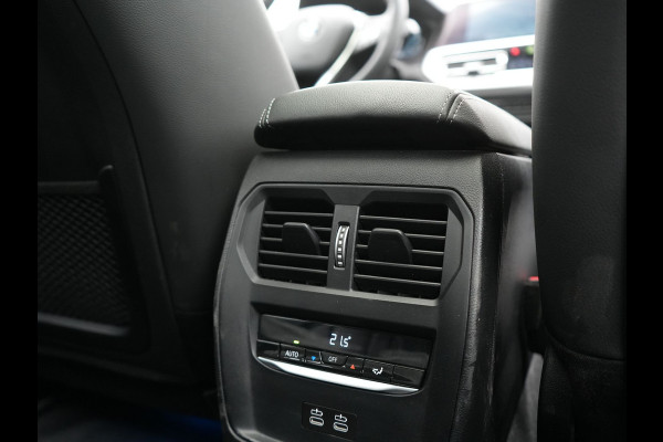 BMW 3 Serie Touring 330e Luxury Line PHEV 293pk Dealer O.H. | Trekhaak Af Fabriek | Panodak | Head Up | Adaptive Cruise | Laser LED | Camera | Lederen Comfortstoelen Verwarmd | Sfeerverlichting | Keyless | Blis | Apple Carplay | Navigatie | DAB | Plug In Hybrid |