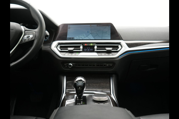 BMW 3 Serie Touring 330e Luxury Line PHEV 293pk Dealer O.H. | Trekhaak Af Fabriek | Panodak | Head Up | Adaptive Cruise | Laser LED | Camera | Lederen Comfortstoelen Verwarmd | Sfeerverlichting | Keyless | Blis | Apple Carplay | Navigatie | DAB | Plug In Hybrid |