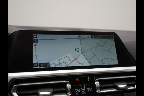 BMW 3 Serie Touring 330e Luxury Line PHEV 293pk Dealer O.H. | Trekhaak Af Fabriek | Panodak | Head Up | Adaptive Cruise | Laser LED | Camera | Lederen Comfortstoelen Verwarmd | Sfeerverlichting | Keyless | Blis | Apple Carplay | Navigatie | DAB | Plug In Hybrid |