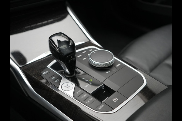 BMW 3 Serie Touring 330e Luxury Line PHEV 293pk Dealer O.H. | Trekhaak Af Fabriek | Panodak | Head Up | Adaptive Cruise | Laser LED | Camera | Lederen Comfortstoelen Verwarmd | Sfeerverlichting | Keyless | Blis | Apple Carplay | Navigatie | DAB | Plug In Hybrid |