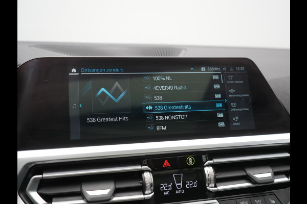 BMW 3 Serie Touring 330e Luxury Line PHEV 293pk Dealer O.H. | Trekhaak Af Fabriek | Panodak | Head Up | Adaptive Cruise | Laser LED | Camera | Lederen Comfortstoelen Verwarmd | Sfeerverlichting | Keyless | Blis | Apple Carplay | Navigatie | DAB | Plug In Hybrid |