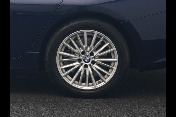 BMW 3 Serie Touring 330e Luxury Line PHEV 293pk Dealer O.H. | Trekhaak Af Fabriek | Panodak | Head Up | Adaptive Cruise | Laser LED | Camera | Lederen Comfortstoelen Verwarmd | Sfeerverlichting | Keyless | Blis | Apple Carplay | Navigatie | DAB | Plug In Hybrid |