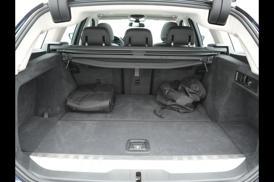 BMW 3 Serie Touring 330e Luxury Line PHEV 293pk Dealer O.H. | Trekhaak Af Fabriek | Panodak | Head Up | Adaptive Cruise | Laser LED | Camera | Lederen Comfortstoelen Verwarmd | Sfeerverlichting | Keyless | Blis | Apple Carplay | Navigatie | DAB | Plug In Hybrid |