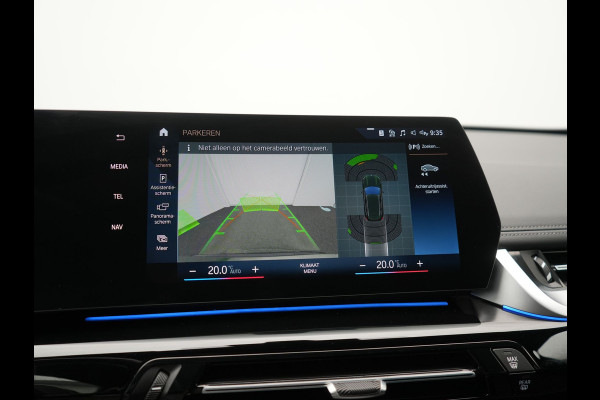 BMW iX1 xDrive30 xLine 67 kWh 306pk Dealer O.H. | Trekhaak Af Fabriek | Camera | Adaptief Onderstel | Lederen Sportstoelen Memory & Verwarmd | Sfeerverlichting | Apple Carplay | Blis | Navigatie | DAB | Virtual | Cruise Control |