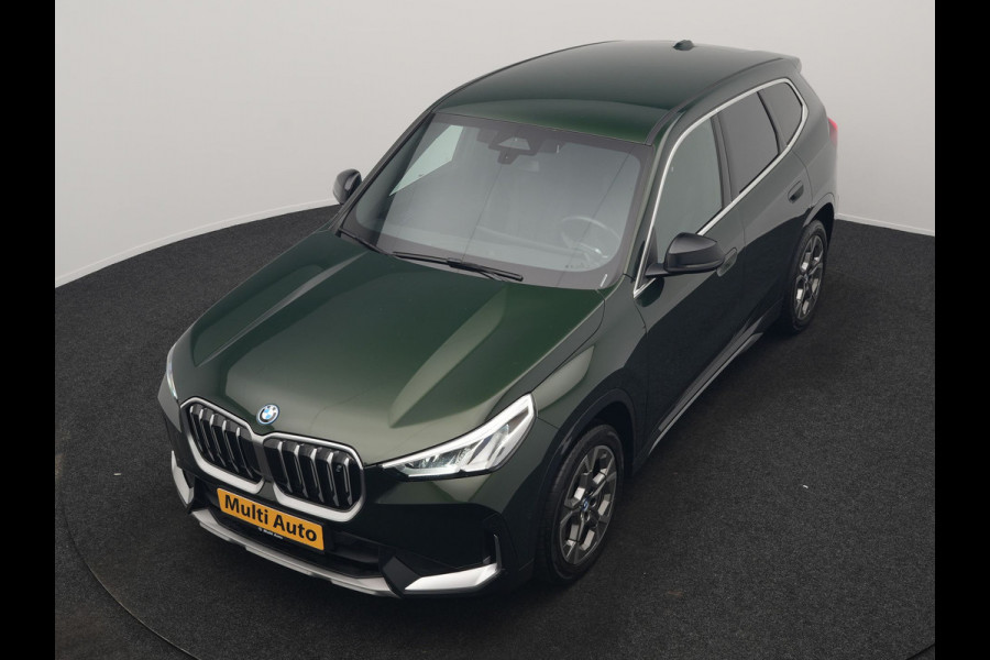 BMW iX1 xDrive30 xLine 67 kWh 306pk Dealer O.H. | Trekhaak Af Fabriek | Camera | Adaptief Onderstel | Lederen Sportstoelen Memory & Verwarmd | Sfeerverlichting | Apple Carplay | Blis | Navigatie | DAB | Virtual | Cruise Control |